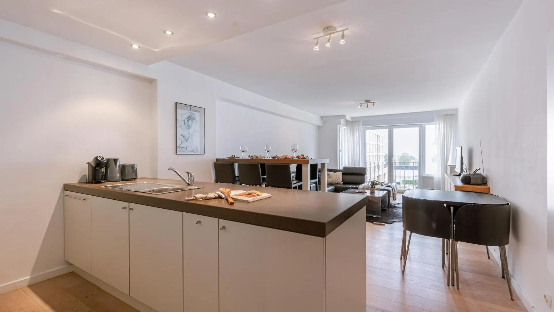 Huswell - Beachside 3-Bedroom Duplex Near Sea Ostend