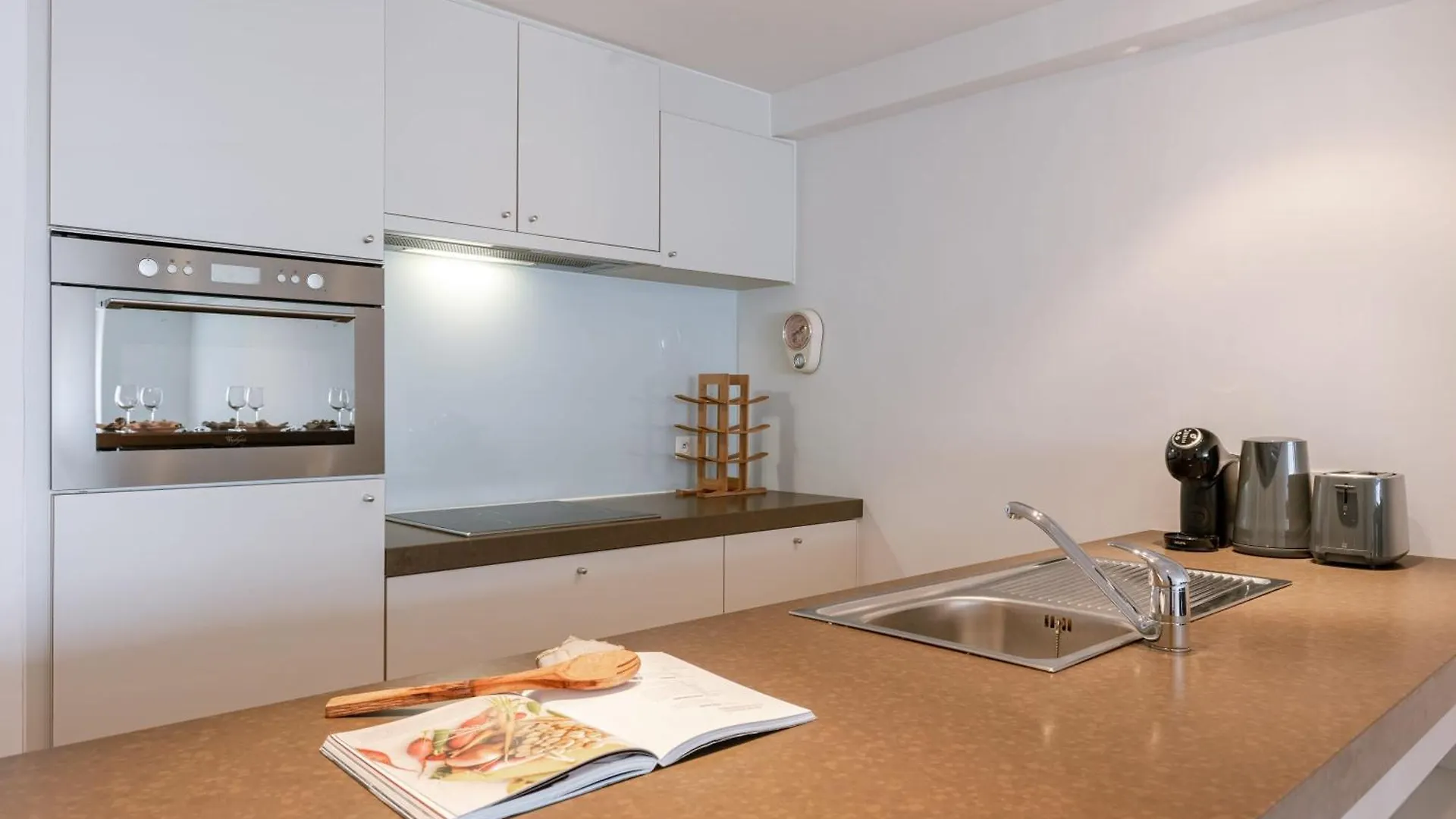 Huswell - Beachside 3-Bedroom Duplex Near Sea Ostend 0*,